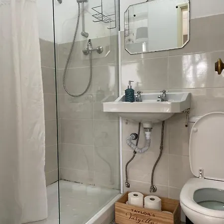 Wine Guest house Carcavelos (Lisbon)